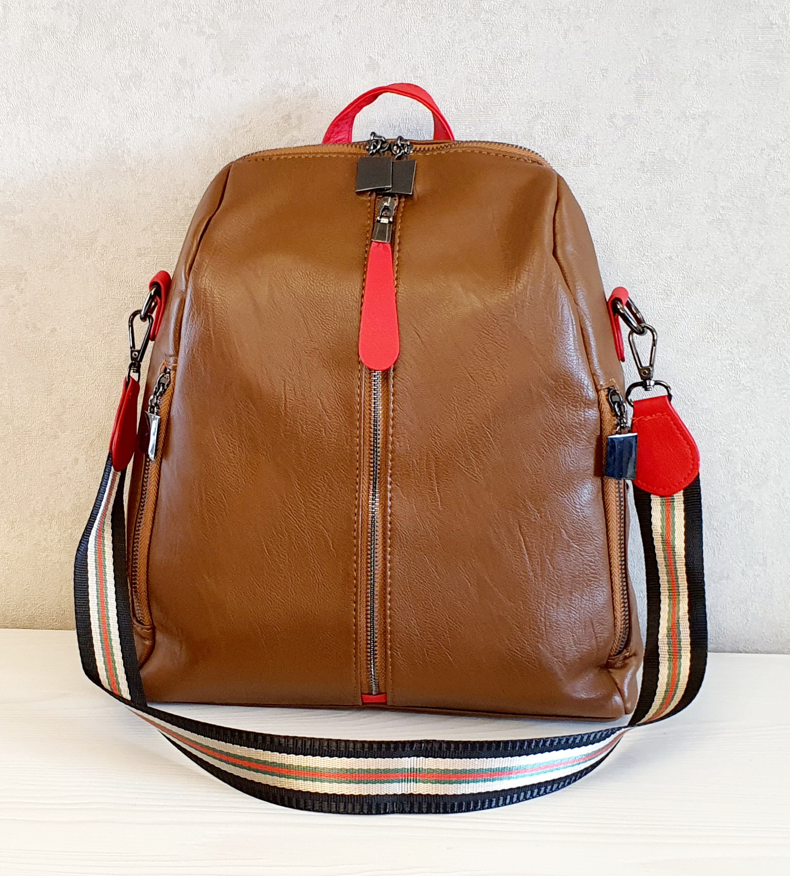 Рюкзак-сумка женский городской OMASKA эко кожа коричневый (ML074)
