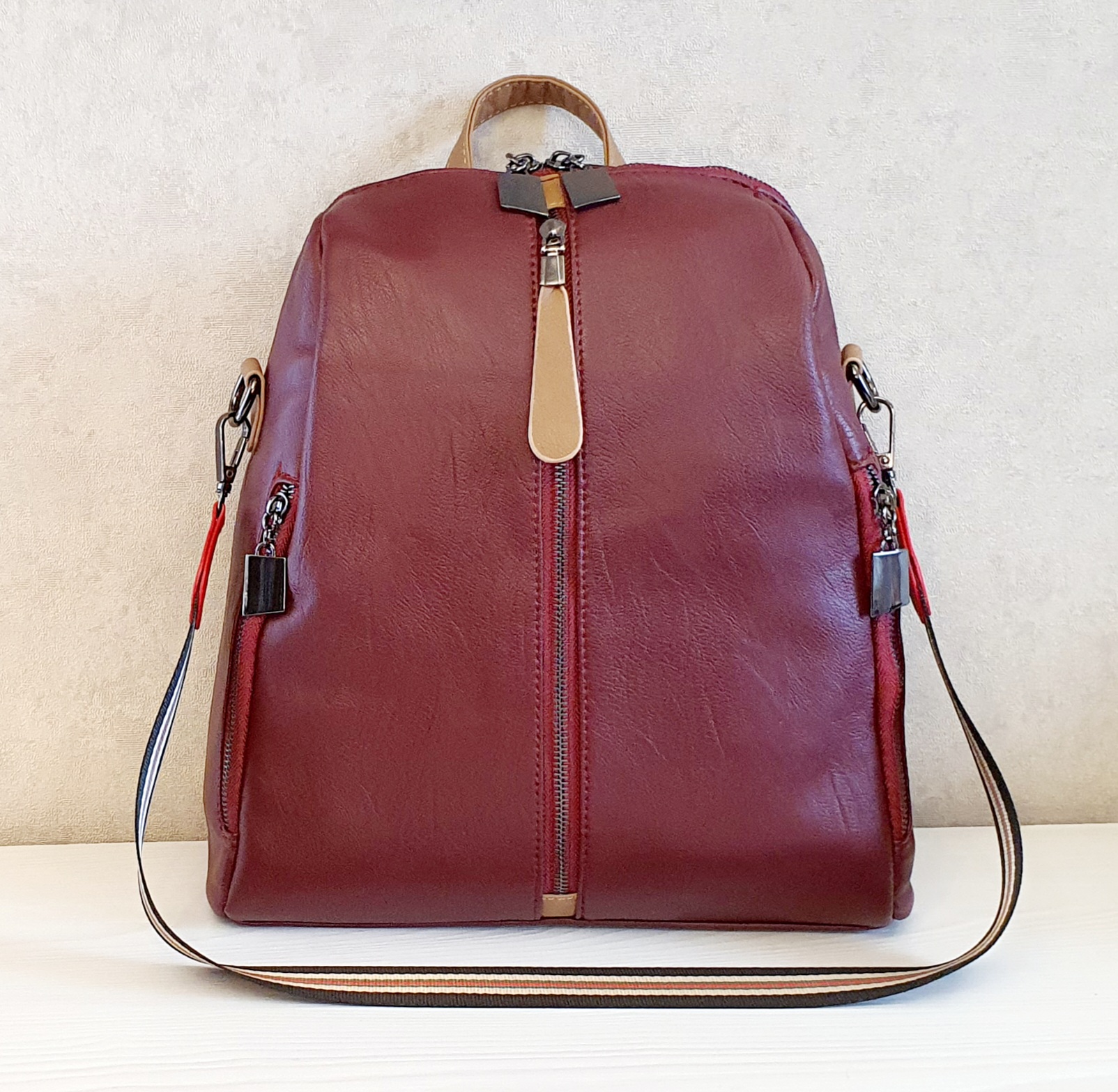 Рюкзак-сумка женский городской OMASKA эко кожа коричневый(ML075)
