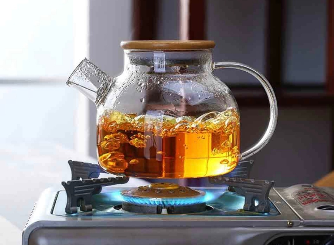 Стеклянный заварочный чайник (заварник) для чая и кофе с бамбуковой крышкой 600 мл