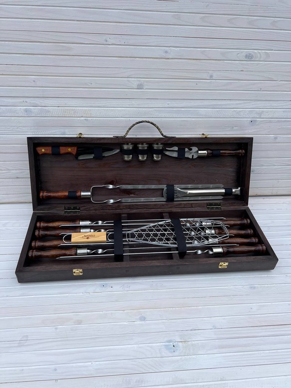 Подарочный набор шампуров с аксессуарами 19 предметов для шашлыка в деревянном кейсе 